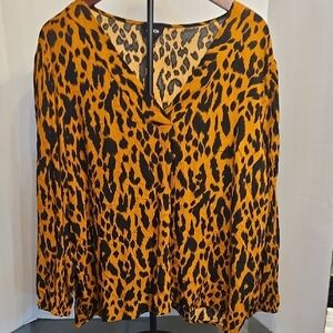 Chic Leopard Print V-Neck Blouse